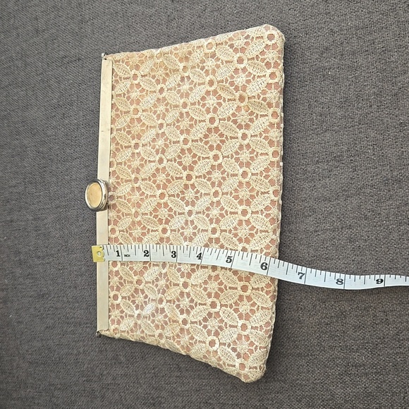 Vintage Clutch With Ivory Guipure lace over blush pink satin - Picture 7 of 7